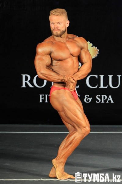 Үлкен бөкселері бар испандық әйелдер